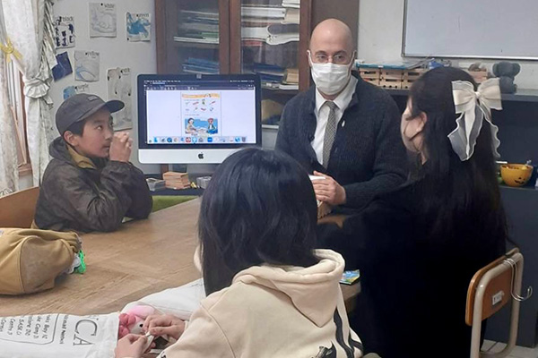 ALT（外国語指導助手）も務める「この地に根を下ろした」外国人講師